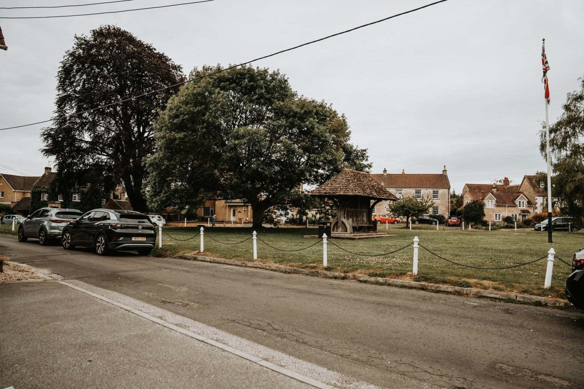 Retreat On The Green Holt (Wiltshire) Exterior foto
